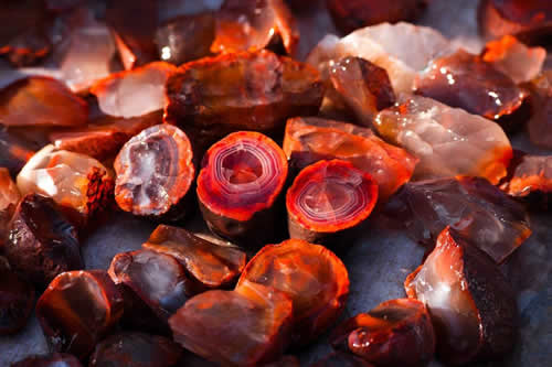 南红和战国红哪个好 南红和战国红哪个好