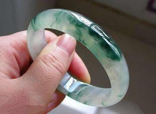 翡翠怎么鉴定真假？如何分辨？