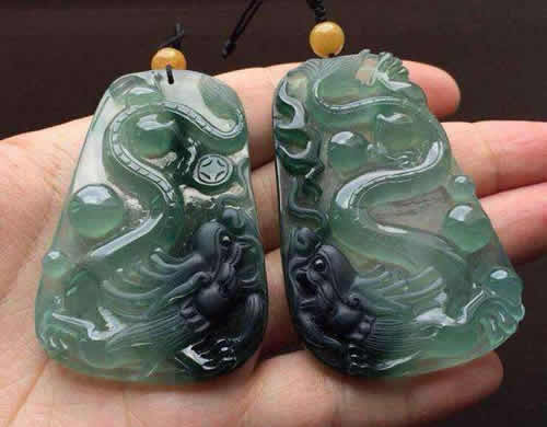翡翠龙牌的寓意和象征什么意义？