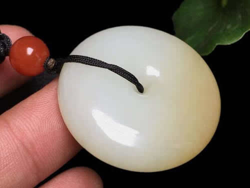 翡翠贵还是和田玉贵？