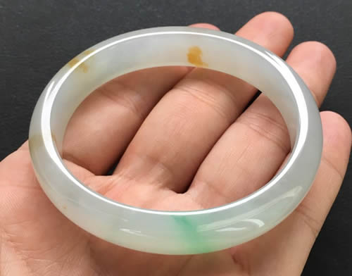 贵妃手镯怎么戴？戴贵妃手镯的技巧