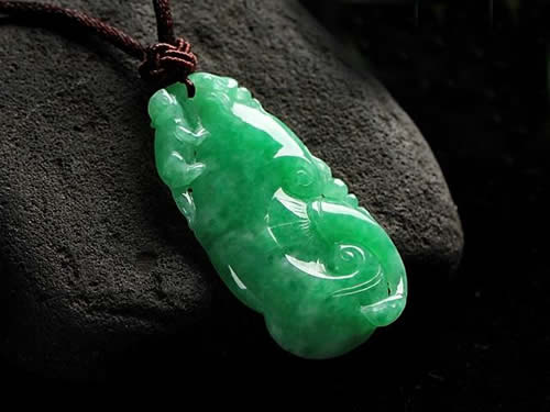 翡翠保养及注意事项