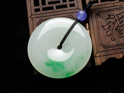 翡翠平安扣适合什么人佩戴