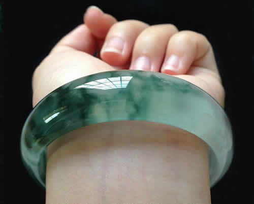 怎样佩戴翡翠手镯