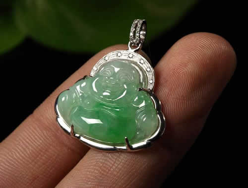 翡翠玉佛适合什么人戴 翡翠玉佛适合什么人戴