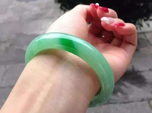 翡翠的绵会越戴越少吗 翡翠的绵会越戴越少吗