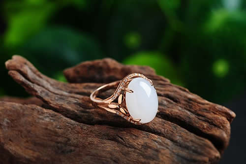 如何鉴别和田玉戒指？