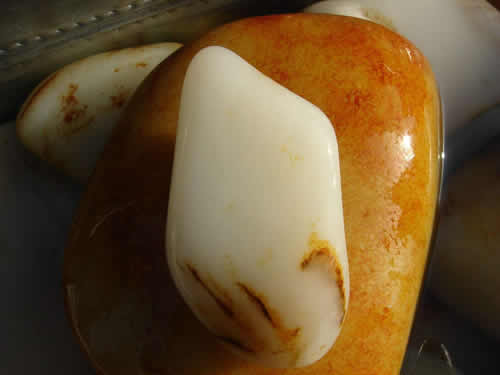 和田玉籽料的颜色分类