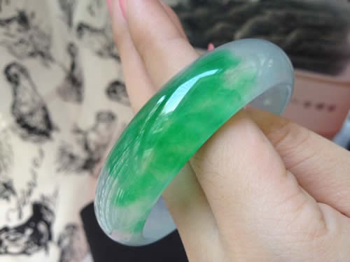 怎么判断手镯是否有裂纹