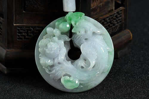 翡翠凤凰的寓意有什么？适合谁佩戴？