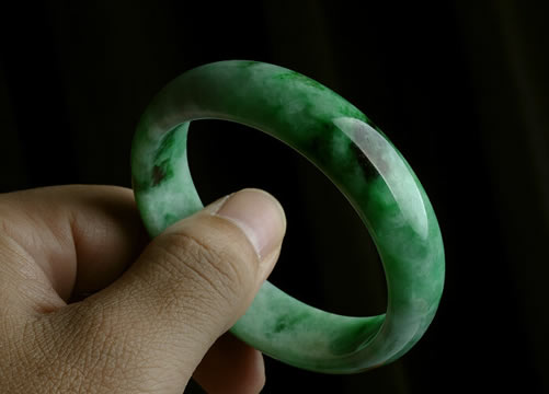花青翡翠手镯价格如何？