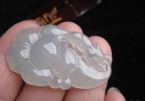 翡翠百合花寓意是什么意思?