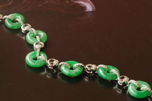 戴翡翠手链的好处