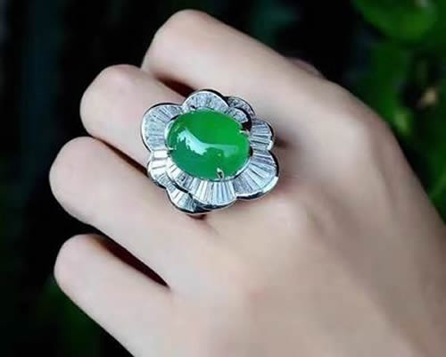 适合翡翠戒指的人群有哪些？