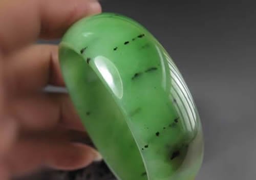 碧玉和翡翠哪个好？碧玉品质鉴定鉴别方法