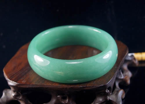 831771608.jpg 天然东陵玉手镯价格多少?