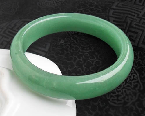 154139Pic4.jpg 天然东陵玉手镯价格多少?