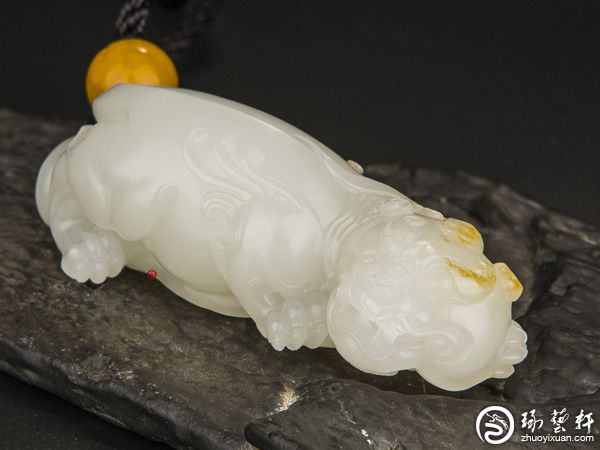 玉器店铺的柜子上为什么会放碗水呢?