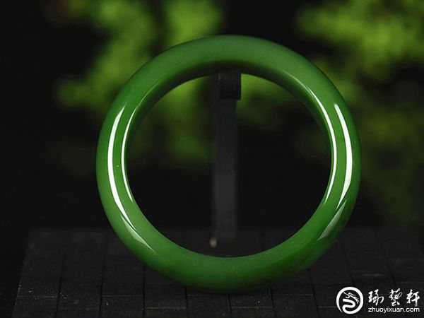 俄罗斯碧玉跟新疆碧玉的鉴别?