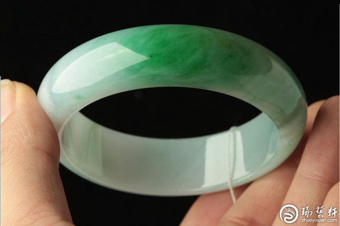 “论玉必论底”如何看翡翠的底？