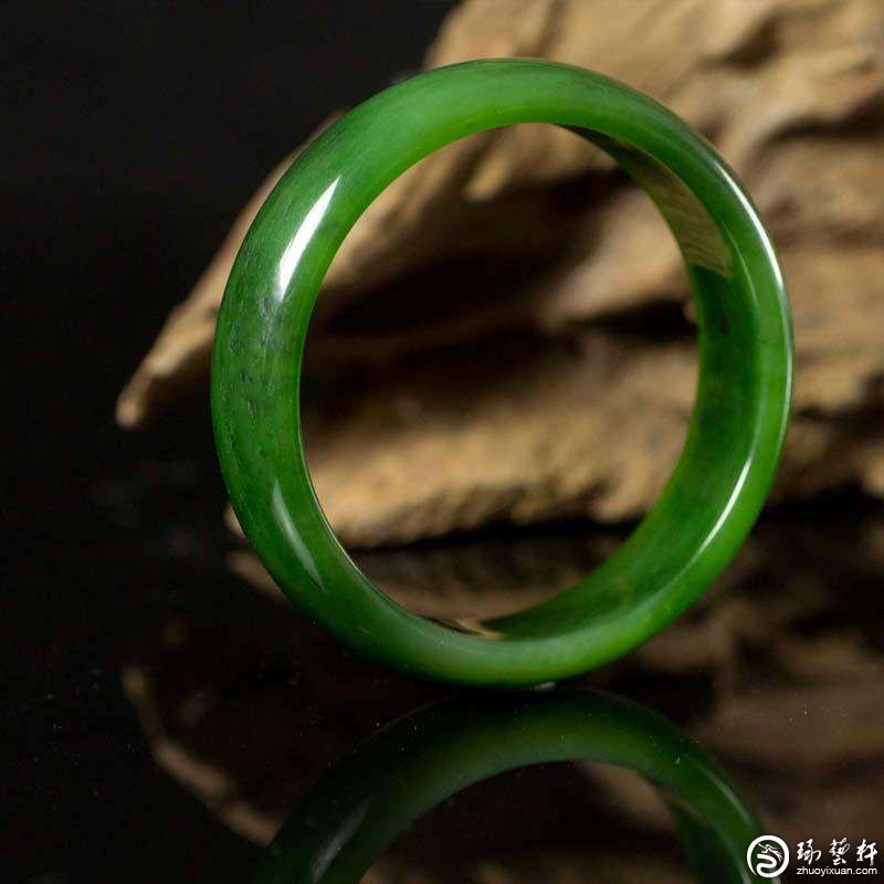 挑选碧玉手镯，该从哪些方面入手呢？