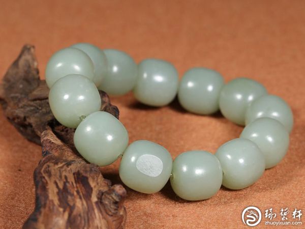 新疆和田玉老型珠串