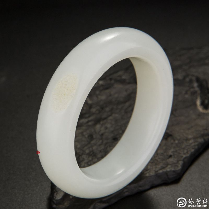 玉手镯戴哪只手比较好？