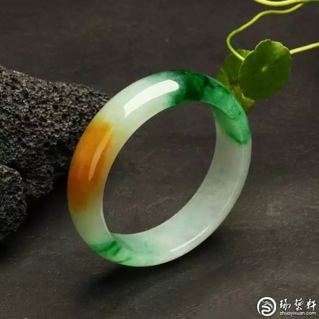 判断翡翠玉镯颜色的要诀！