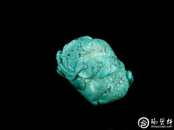 绿松石的玉石纹和冰裂纹