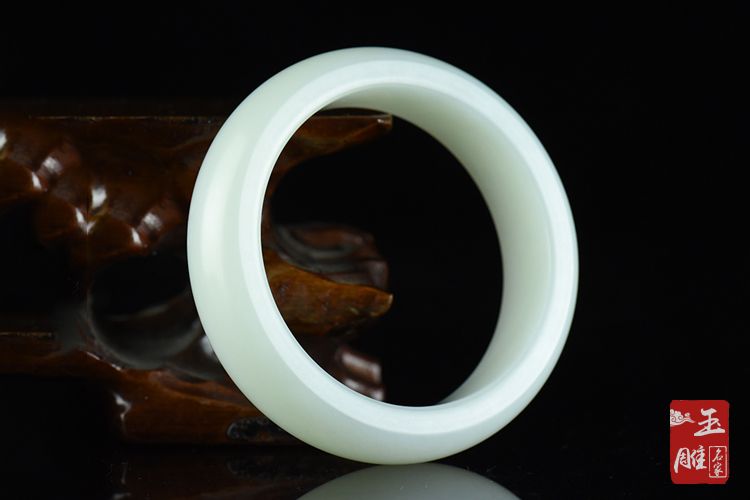 和田玉手镯价格是多少？和田玉手镯价格解析