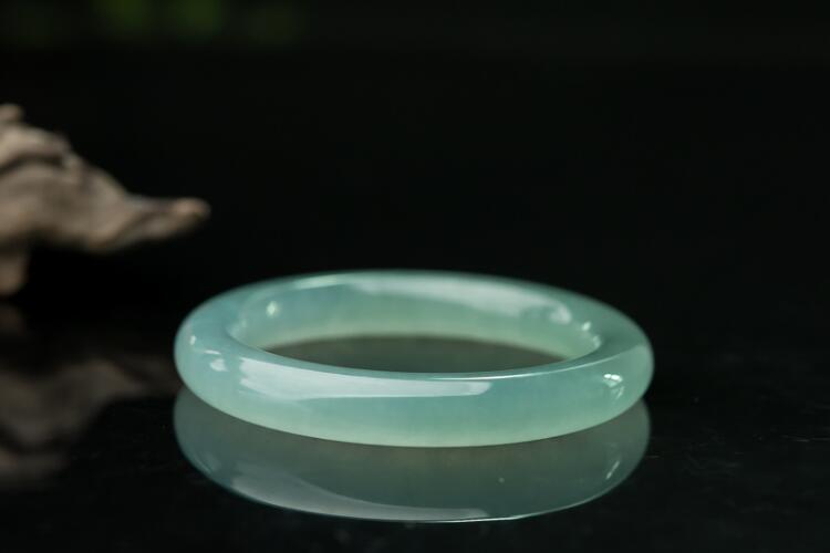 如何鉴定翡翠真假？注蜡翡翠的真假鉴别技巧