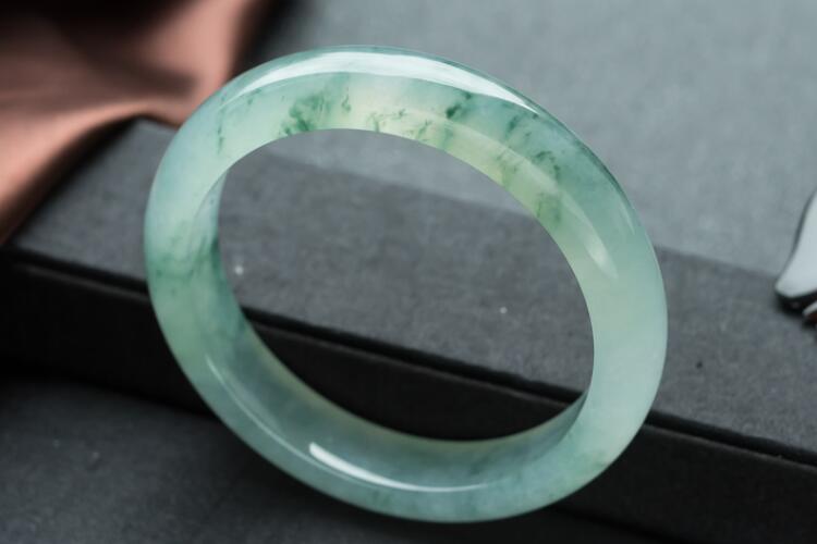 冰种翡翠的鉴别方法，如何鉴别水沫子和冰种？