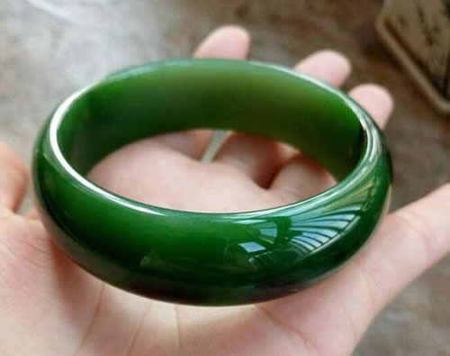 俄碧玉会越戴越润吗 俄罗斯碧玉要注意保养 俄碧玉会越戴越润吗 俄罗斯碧玉要注意保养