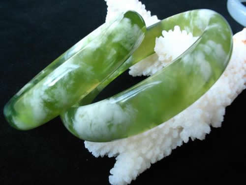 蓝田玉的鉴别方法有哪些？价格如何？