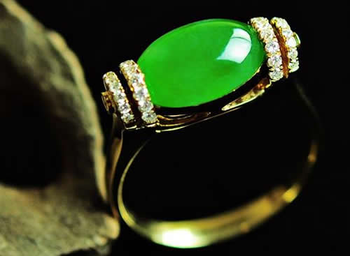 翡翠戒指佩戴寓意 翡翠戒指的寓意和象征
