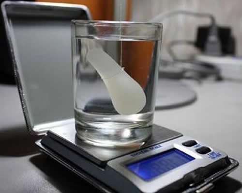 一杯水鉴别翡翠 用水鉴别翡翠法