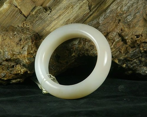 和田玉有几种颜色？什么颜色最好？