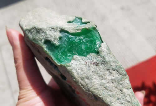 国内翡翠原石产地在哪里 中国哪里产翡翠