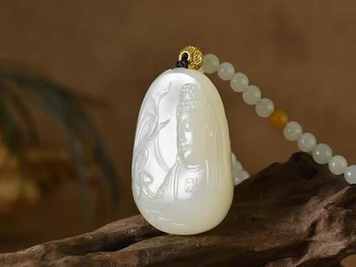 怎么鉴别和田玉 辨别和田玉最简单的方法