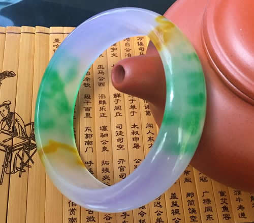 石英岩玉与翡翠区别 石英岩玉和翡翠有什么区别