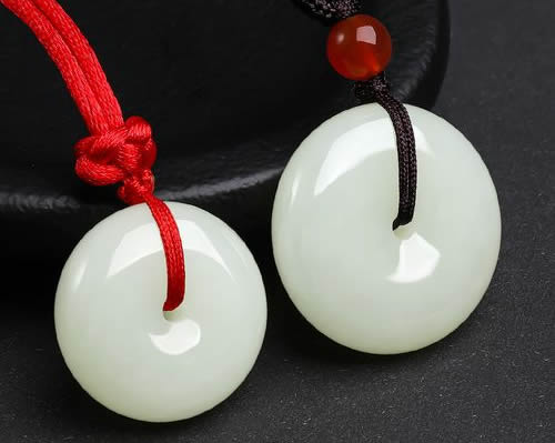 和田玉平安扣寓意,一般多少钱一个,佩戴方法