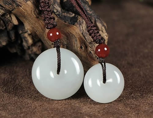 和田玉平安扣寓意,一般多少钱一个,佩戴方法