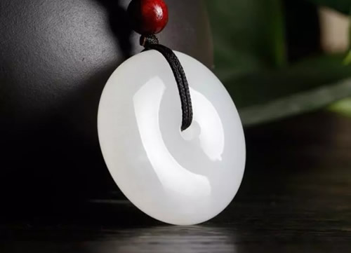 和田玉平安扣寓意,一般多少钱一个,佩戴方法