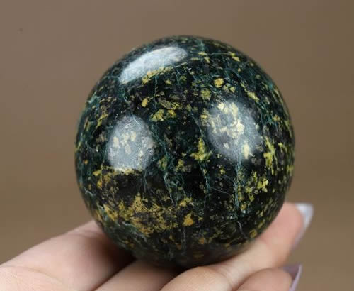 药王石的功效与作用，真假鉴别，佩戴的害处