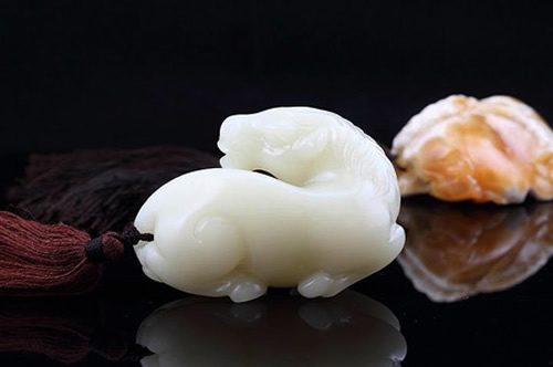 什么是羊脂玉？怎么分辨真假？和白玉的区别有哪些