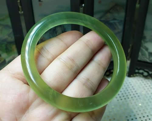 岫玉是什么玉？哪种颜色最好？岫玉值钱吗