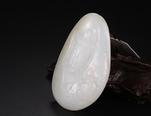 和田玉羊脂玉多少钱一克？怎么识别真假的方法