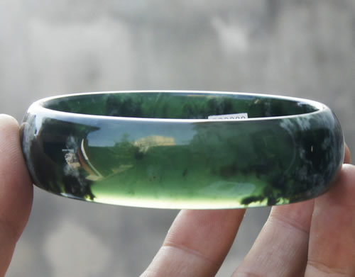 蓝田玉怎么鉴别真假？什么颜色最好？出自哪里