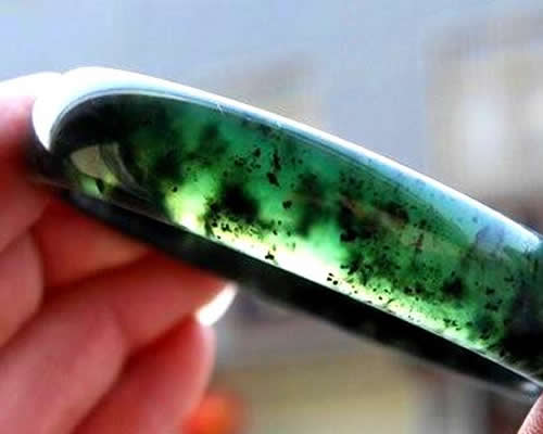 蓝田玉怎么鉴别真假？什么颜色最好？出自哪里