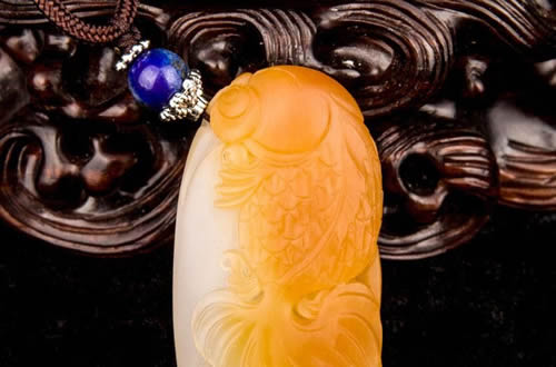 和田玉坠一般配什么项链？玉吊坠挂绳怎么搭配好看